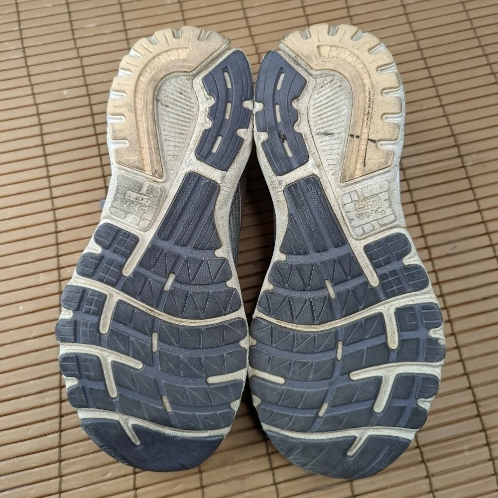 Brooks Womens Adrenaline GTS 20 1202961B073 Gray Running Shoes Sneaker Size 9.5B